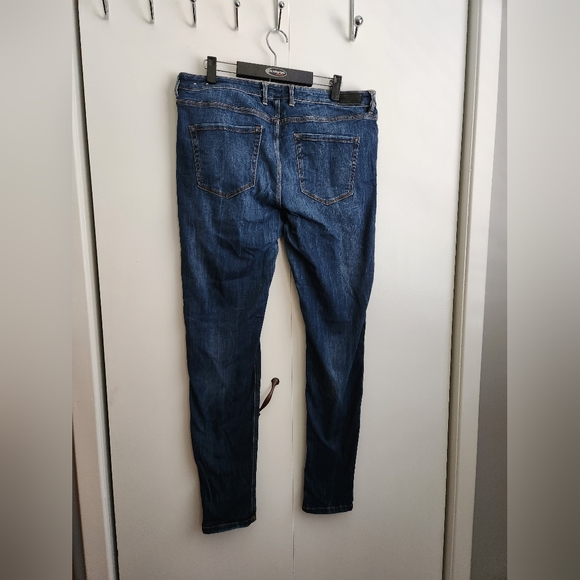 Bootlegger size 34 waist, 33 length dark wash mid rise skinny jeans - Picture 2 of 6